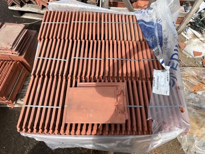 Ensemble de tuiles VALOISE contenu sur 2 palettes.