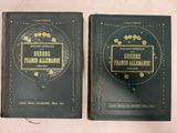 deux livres sont posés côte à côte sur une surface blanche