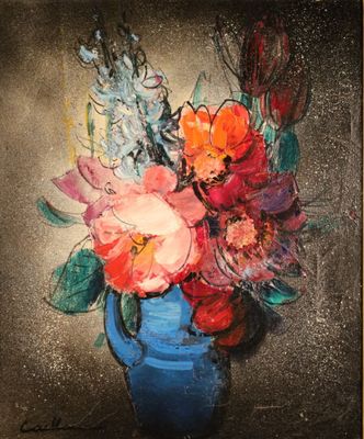 un tableau représentant un vase bleu contenant des fleurs