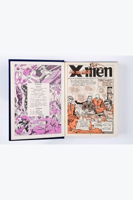 une vieille bande dessinée sur laquelle on voit un homme et une femme assis sur un canapé