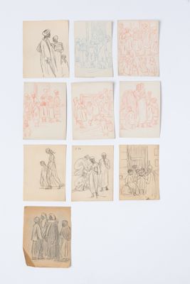 Plusieurs dessins représentant des personnes sont exposés sur une surface blanche