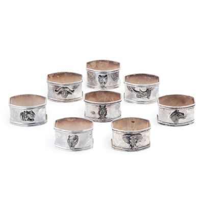un lot de six serviettes en argent ornées d'oiseaux