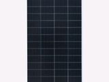 un gros plan d'un panneau solaire sur fond blanc