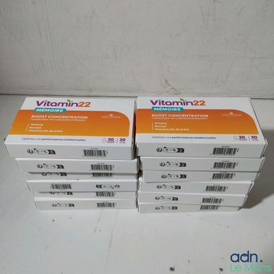 trois boîtes de comprimés de vitamine 2 posées sur une surface blanche