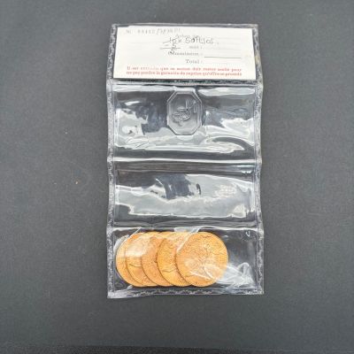 trois paquets de biscuits posés sur une table