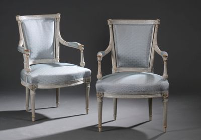 paire de fauteuils peints de style louis xvi