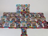 une pile de cartes à collectionner Pokémon empilées les unes sur les autres