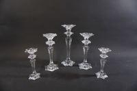 Ensemble de cinq bougeoirs "Luxor" en cristal de Bohème.