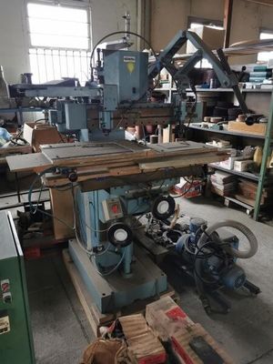 a machine that is sitting on a table in a room