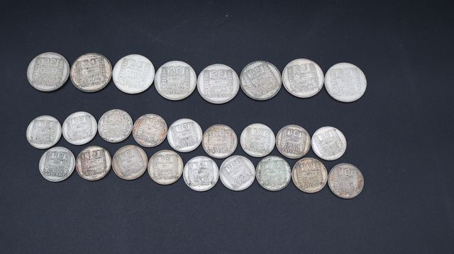 Lot de pièces de monnaies en argent : 8x20 francs Turin ; 19x10 f...