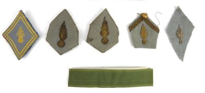 Ensemble comprenant des pattes de col, insignes tissus, band…