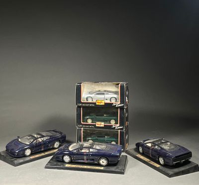 MAISTO. Lot de six JAGUAR XJ220 1992 dont trois 1/18 (bleues…