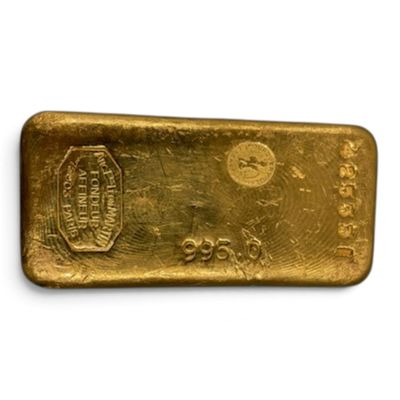une barre d'or sur fond blanc