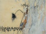 une peinture sur le mur d'un immeuble, sur laquelle figurent des inscriptions
