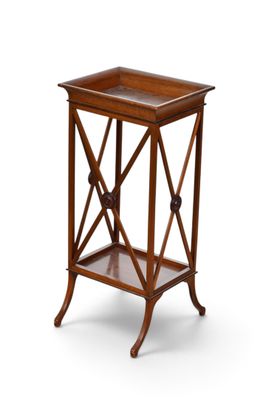 une table d'appoint en bois avec un plateau en verre et un tiroir
