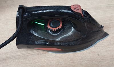 Fer à repasser BLACK + DECKER ,3000 watts ,45g/mn - Bxir3000…