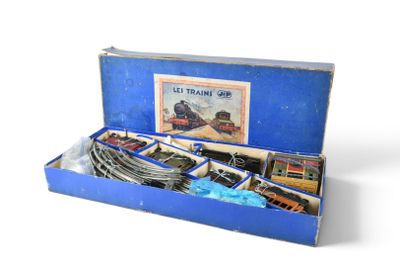 une boîte bleue contenant un circuit de train miniature