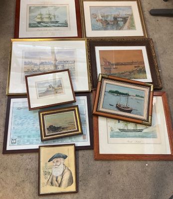 many framed pictures on the floor next to each other