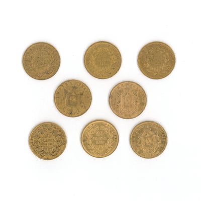six pièces britanniques différentes sur un fond blanc