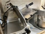 a machine that is sitting on a counter in the kitchen