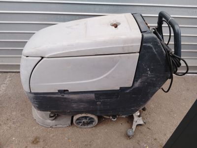 Auto-laveuse à plateau filaire NILFISK 1 400 m²/h