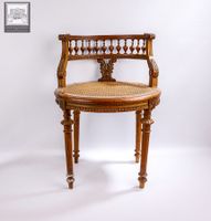 Petit fauteuil ovale en noyer à fond de canne (photo 2)