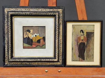deux tableaux encadrés représentant une femme et un homme assis sur une chaise
