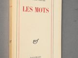 the cover of the book les mots is shown against a gray background