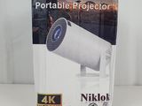 Photo du projecteur portable Nikko Home à écran géant, dans son emballage