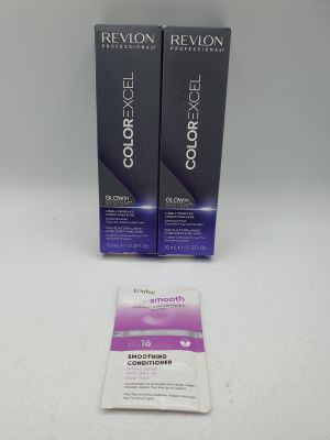 deux boîtes de teinture pour cheveux Revlon ColorFlex posées sur une surface blanche