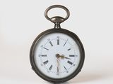 un gros plan d'une horloge comportant des chiffres romains