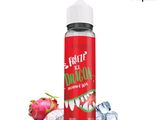 une bouteille de boisson avec du fruit du dragon et des glaçons à côté