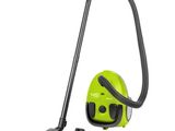 un aspirateur vert avec une poignée noire et un tuyau noir
