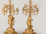 paire de candélabres en bronze doré ornés de figurines