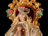 an image of a statue of the virgin mary and child jesus
