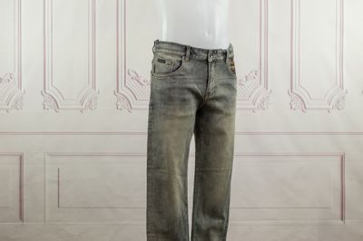 an image of a mannequin mannequin wearing a white shirt and jeans