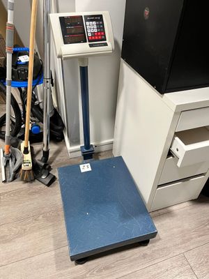 une image représentant une balance dans une pièce