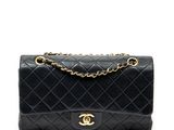 Sac Chanel à rabat en cuir d'agneau noir matelassé