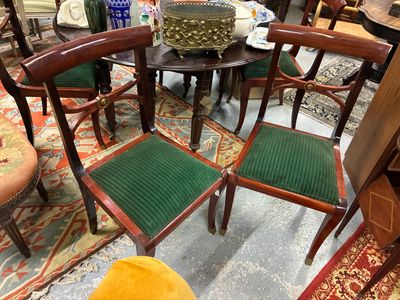 Suite de 6 chaises de salle à manger Regency en acajou garni…