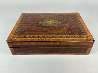 COFFRET à jetons en placage de loupe d'amboine dans des ento… - Photo 1