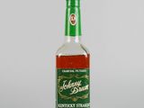un gros plan sur une bouteille de whisky bourbon « Johnny Brown Kentucky Straight »