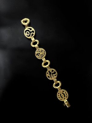a close up of a gold bracelet on a mannequin mannequin mannequin mannequin mannequin mannequin mannequin manne
