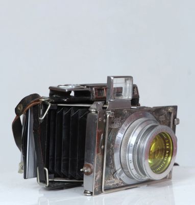 PLAUBEL, Germany. Appareil photo folding modèle "Makina II",…