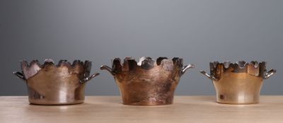 PLAISAIT Orfèvre. Deux rafraichissoirs à verre en métal arge…