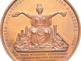 une image représentant une pièce de monnaie en bronze sur laquelle figure une statue