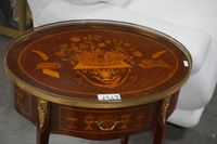 Jolie table d'appoint ovale en marqueterie - style français … (photo 2)