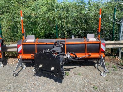 une machine qui se trouve sur le bord de la route
