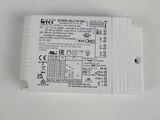 un gros plan d'un appareil électronique blanc sur une surface blanche
