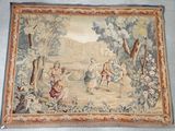 une image d'une tapisserie accrochée au mur d'une pièce