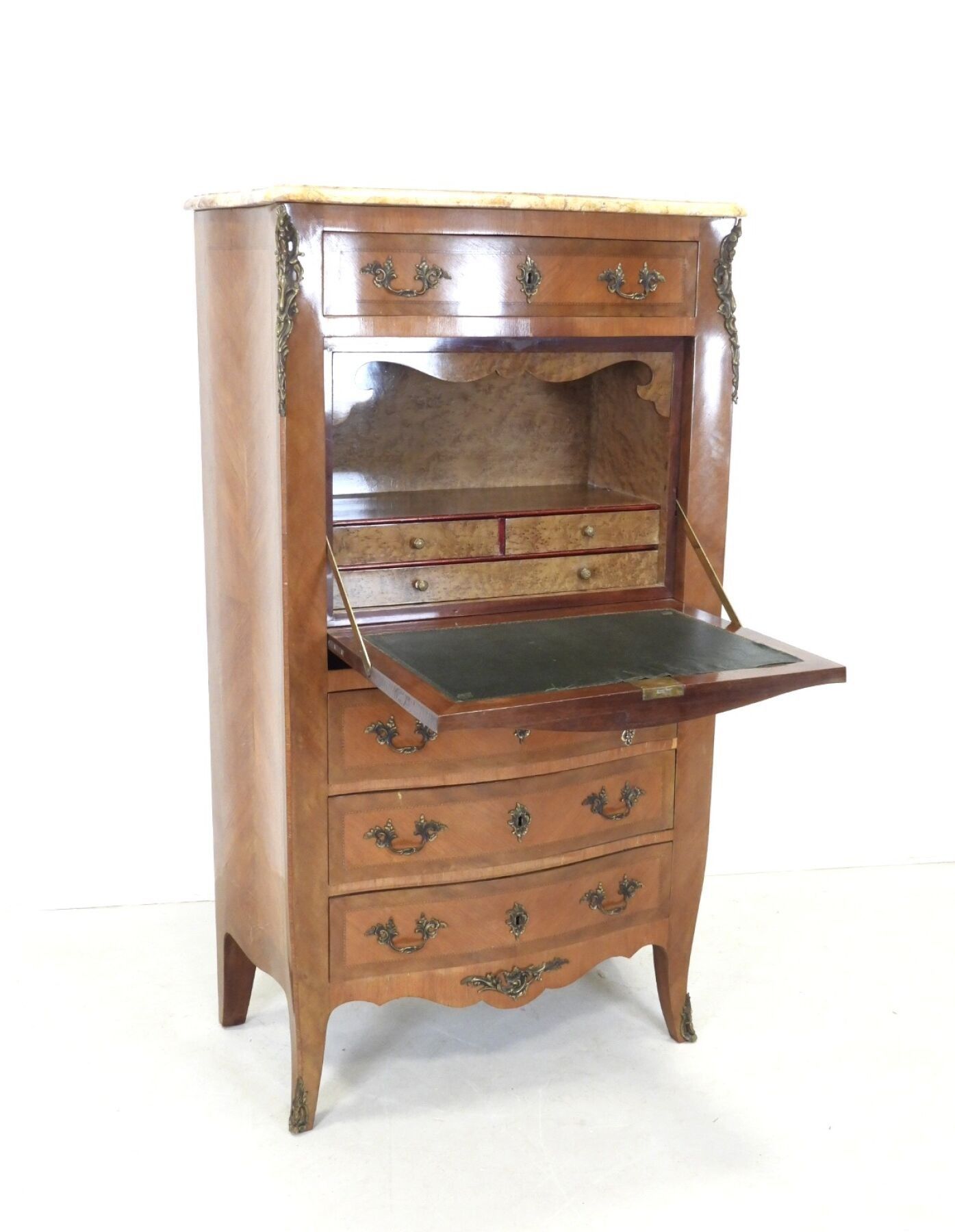 Objets d'art & Curiosités